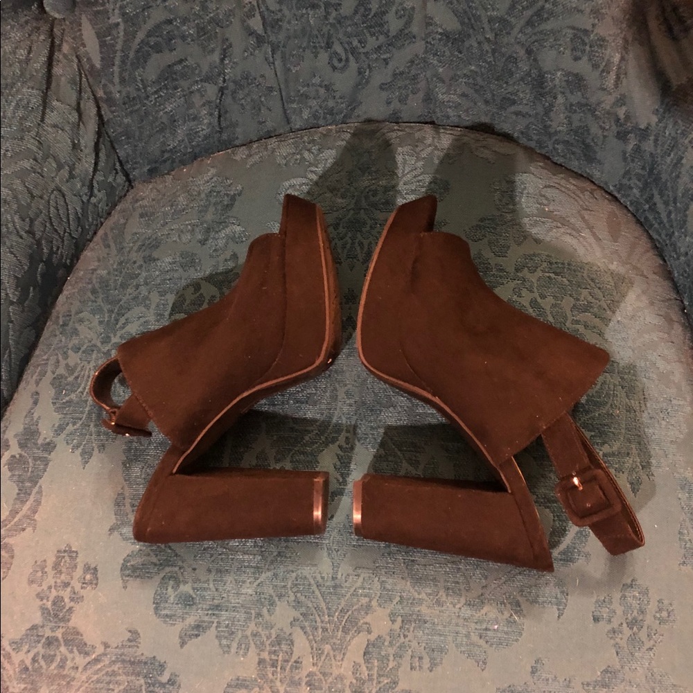 Like New Black Anne Klein Heels, Size 7.5